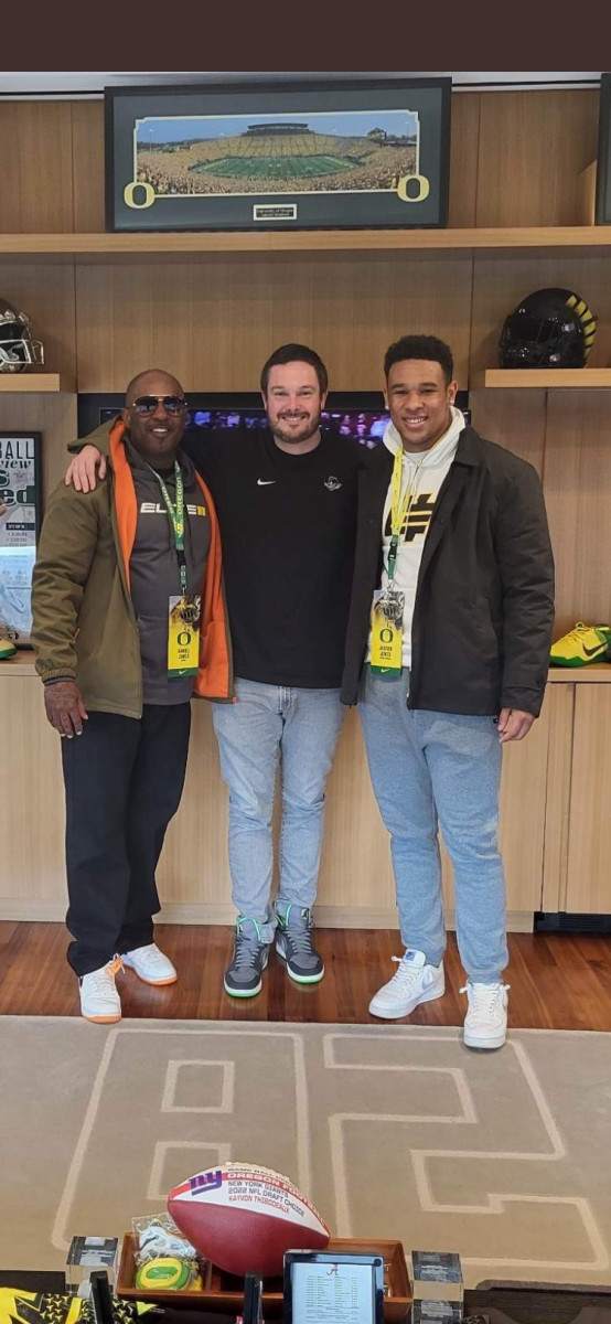 Jaxson Jones and his father spending time with Dan Lanning during his trip to Eugene.